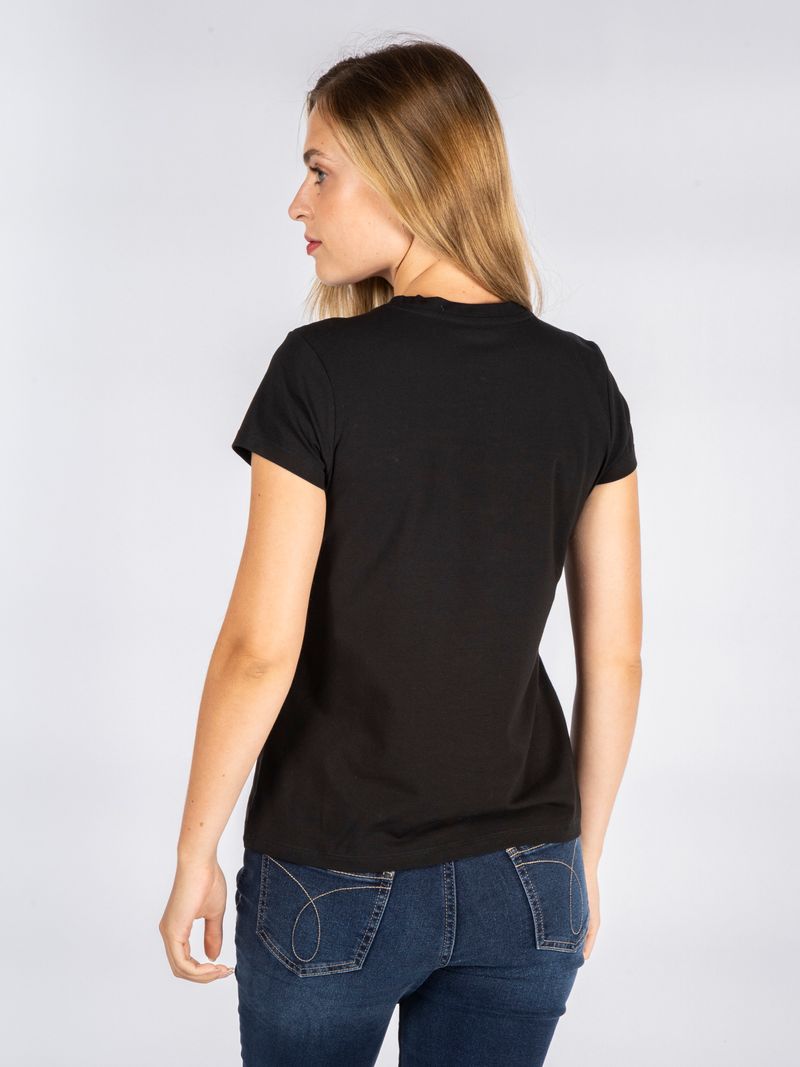 -T-shirt-con-logo-difuminado