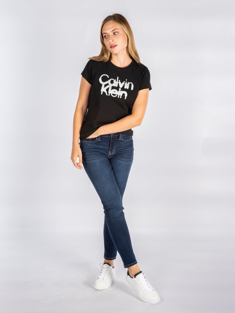 -T-shirt-con-logo-difuminado