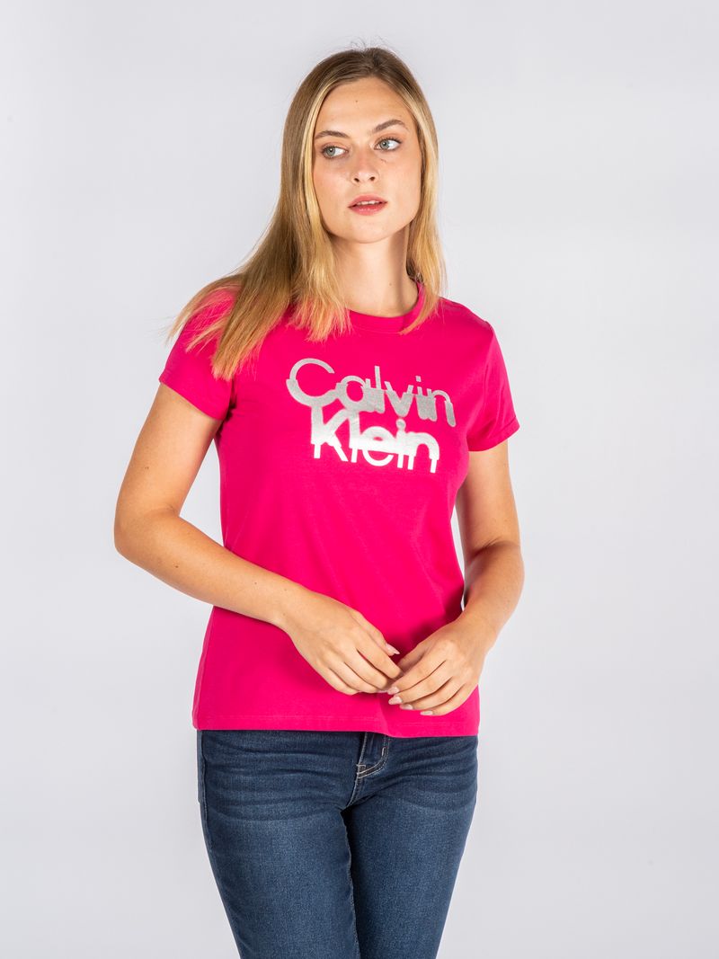 -T-shirt-con-logo-difuminado