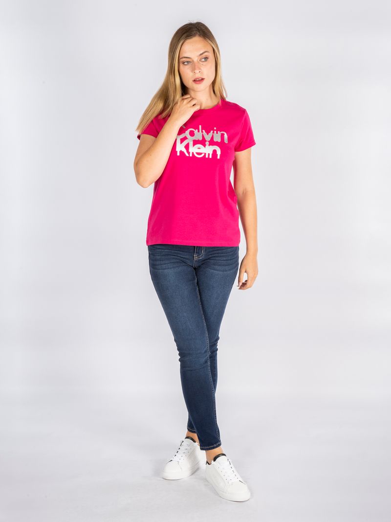-T-shirt-con-logo-difuminado
