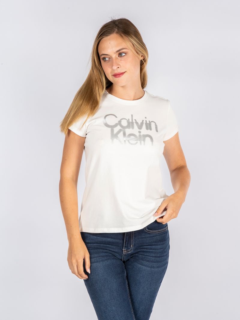 -T-shirt-con-logo-difuminado