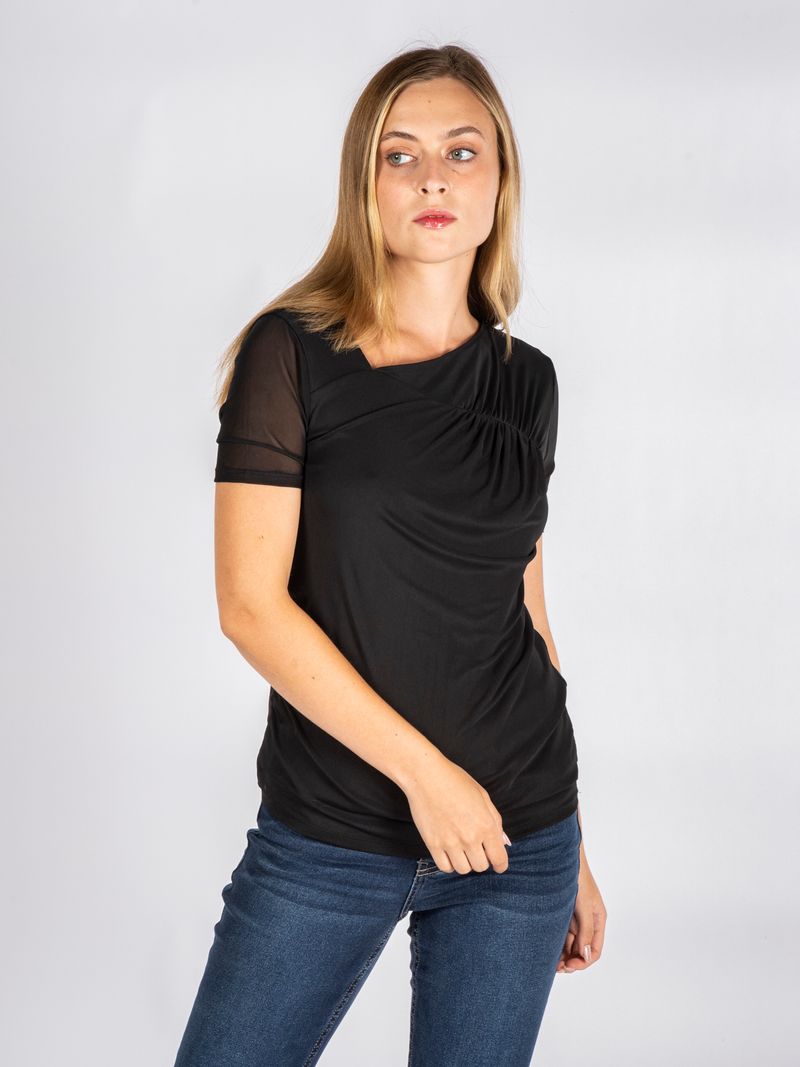 Blusa-con-escote-asimetrico