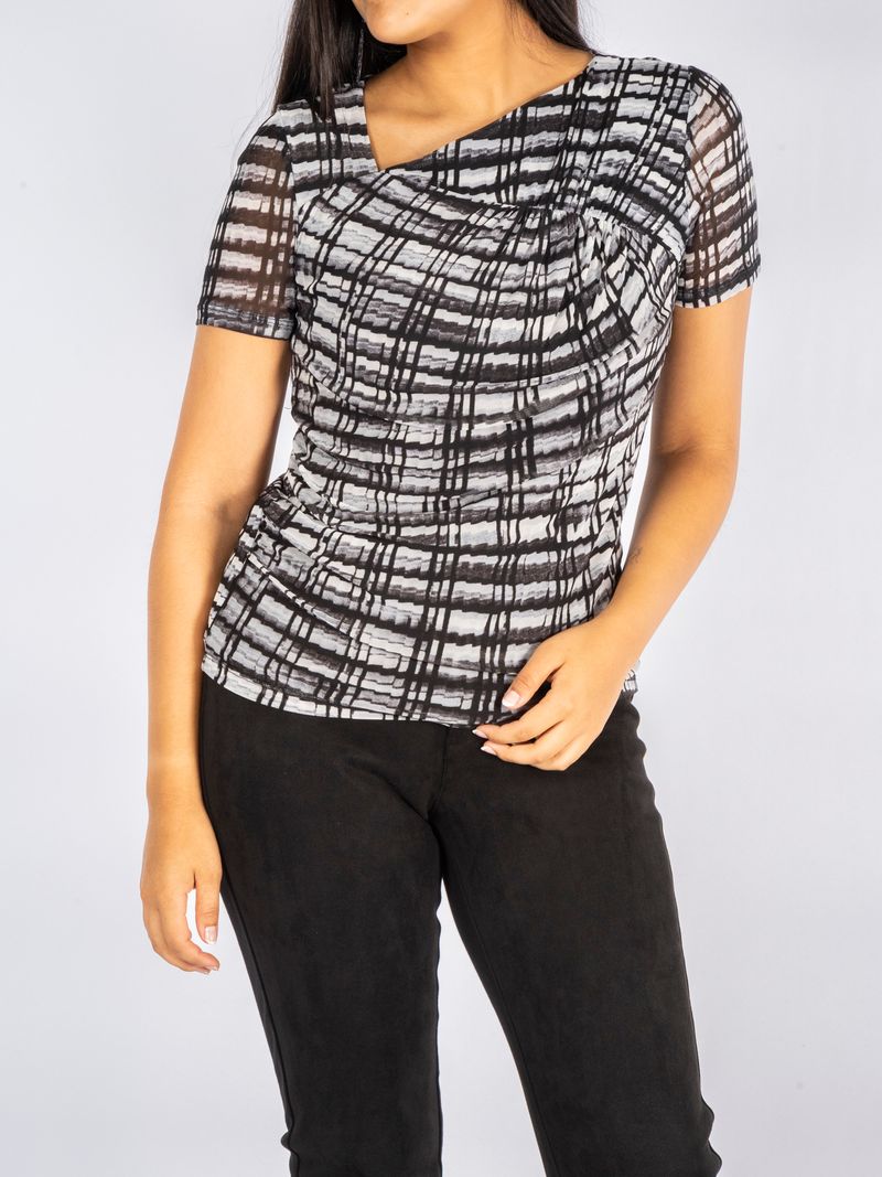 Blusa-estampada-con-escote-asimetrico