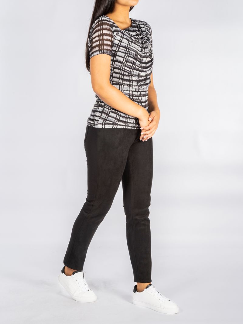 Blusa-estampada-con-escote-asimetrico