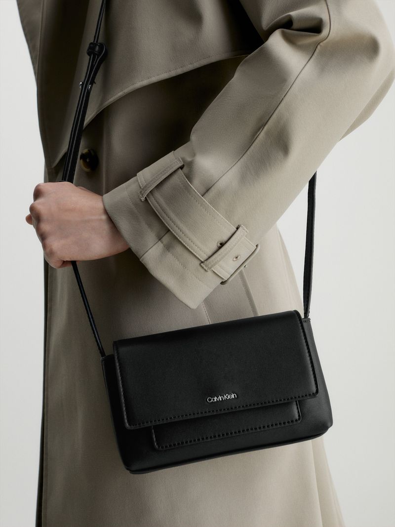Bolso-cruzado-con-solapa