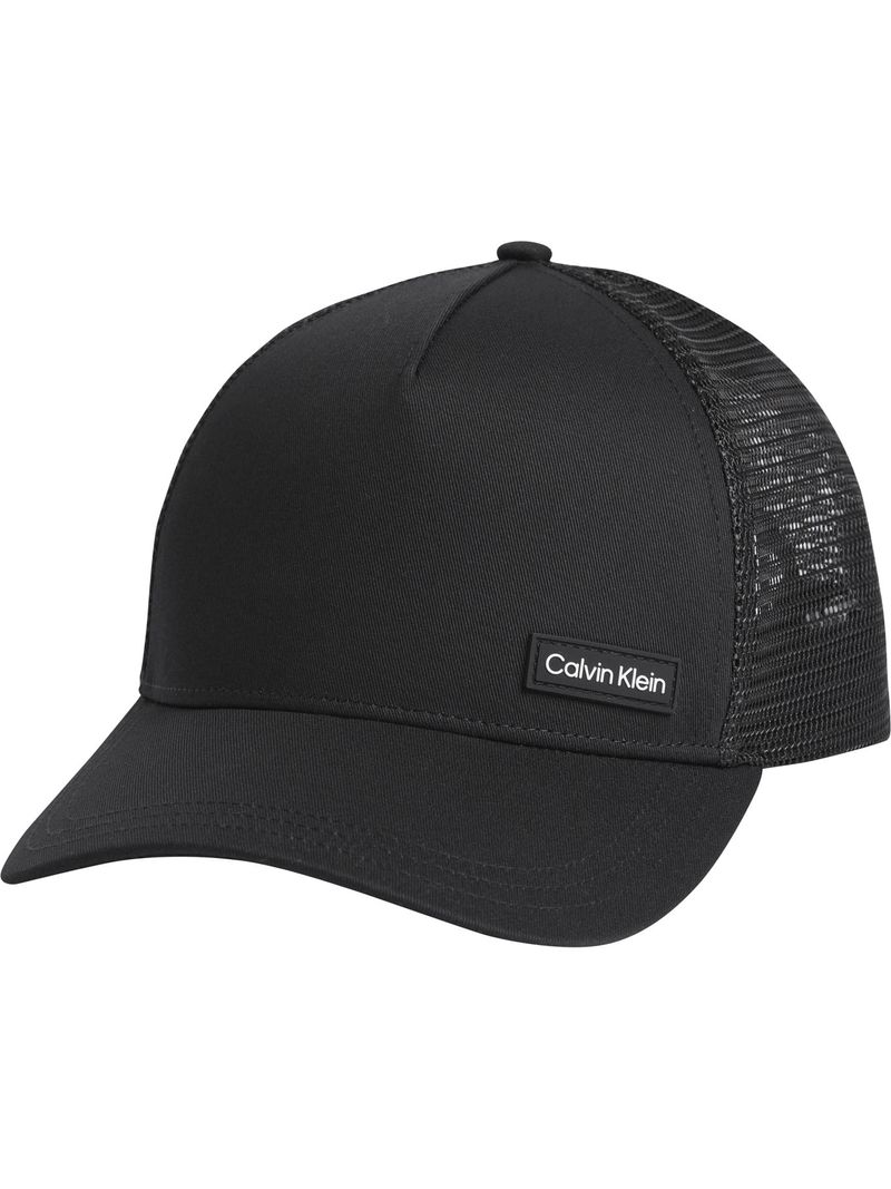 Gorra-con-insignia