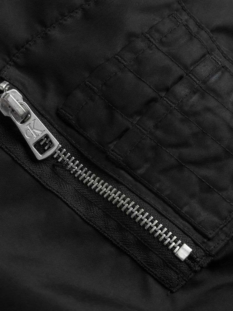 Jacket-bomber-ligeramente-acolchada