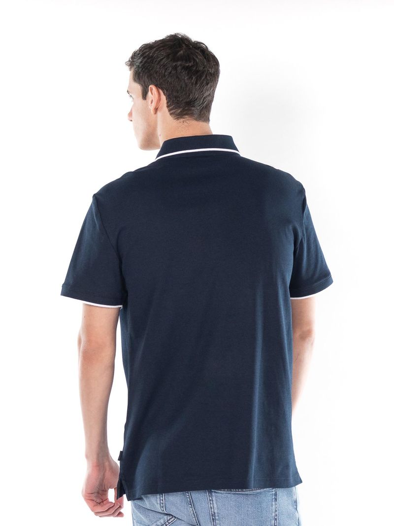 Polo-de-manga-corta-con-ribetes-en-contraste