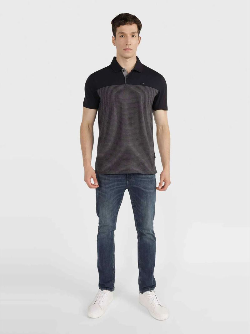 Polo-manga-corta-con-diseño-de-rayas