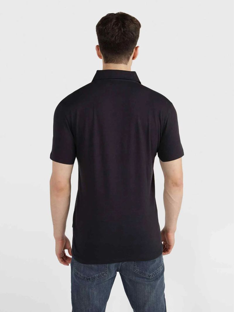 Polo-manga-corta-con-diseño-de-rayas