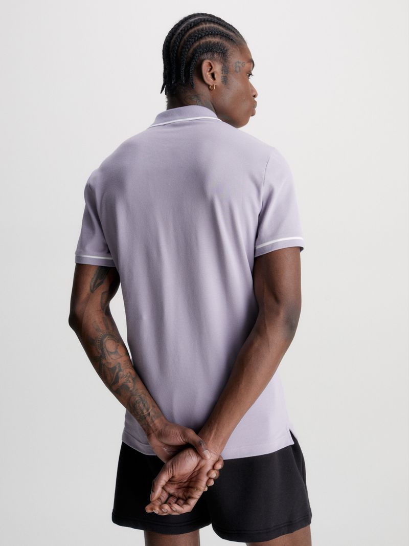 Polo-slim-con-ribete-en-contraste