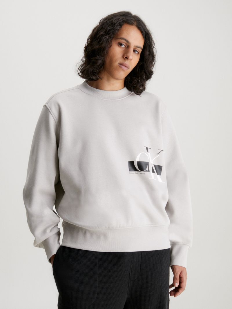 Sudadera-con-monograma-en-efecto-distorsionado