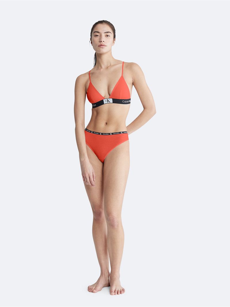 Tanga-con-logo-en-contraste-