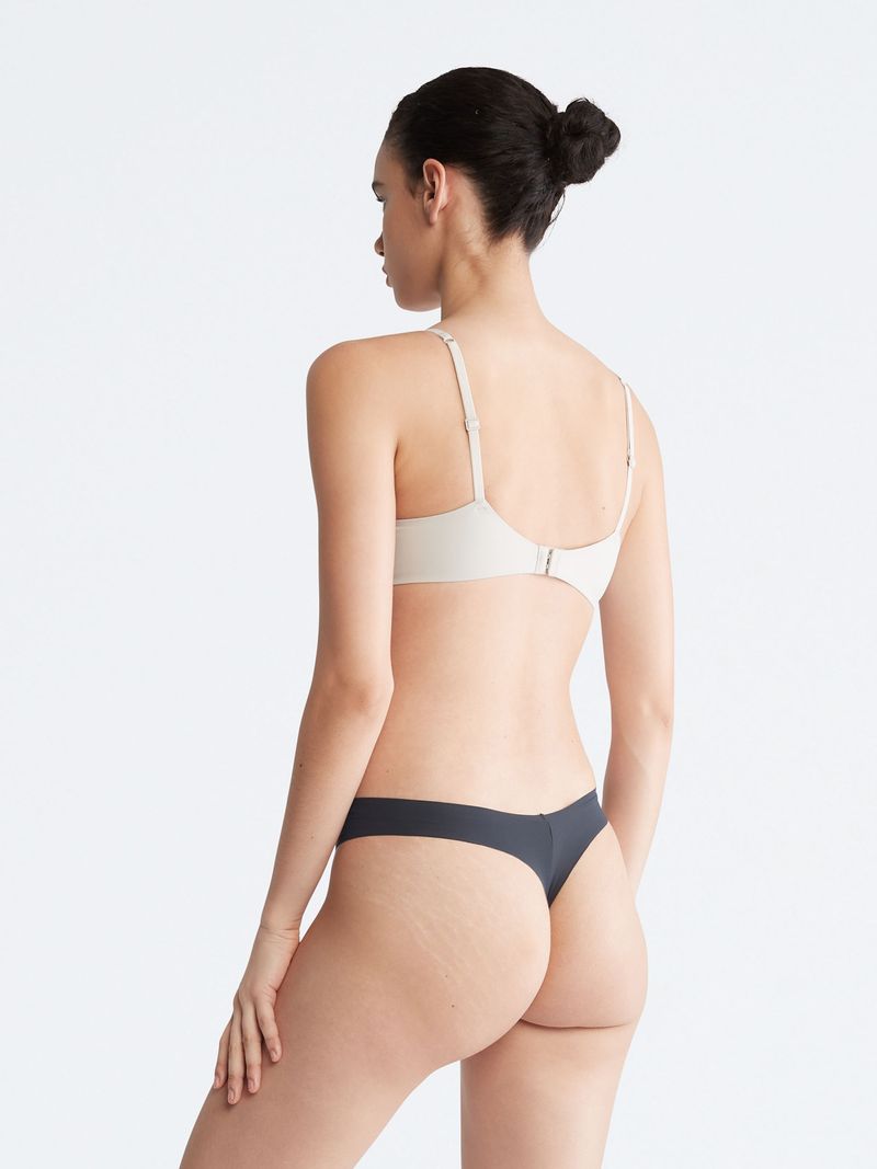 Tanga-invisible-con-logo-en-el-lateral