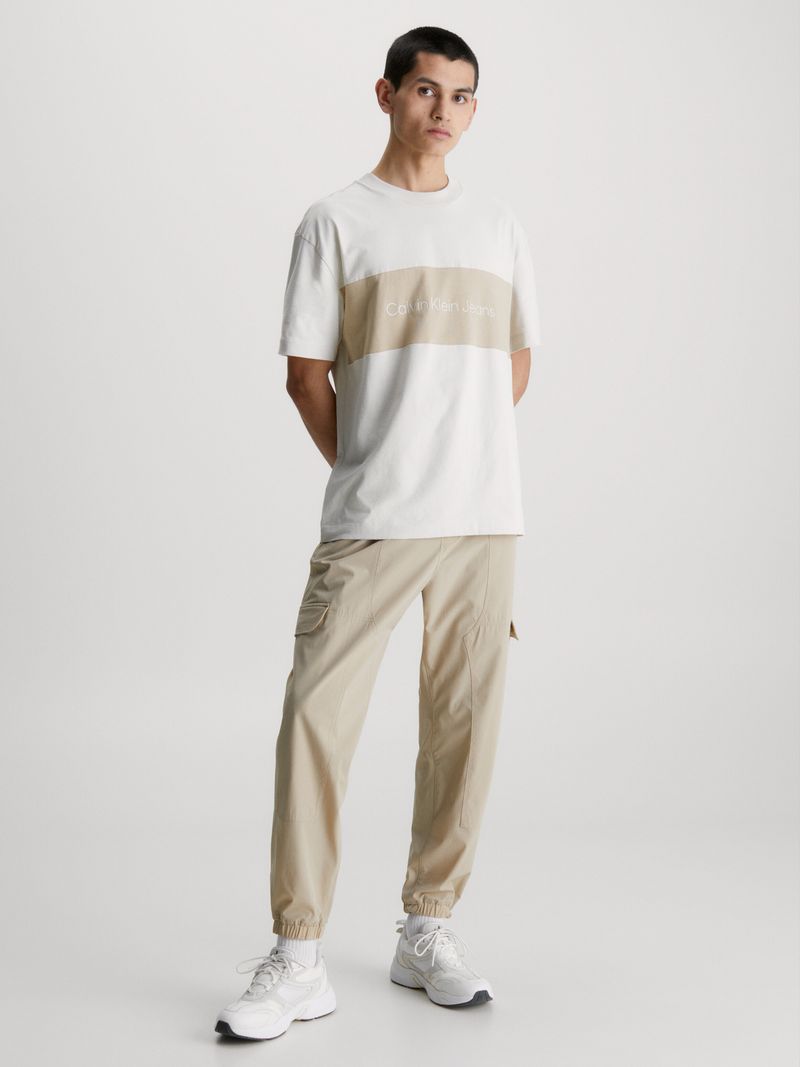T-shirt-chenille-con-logotipo