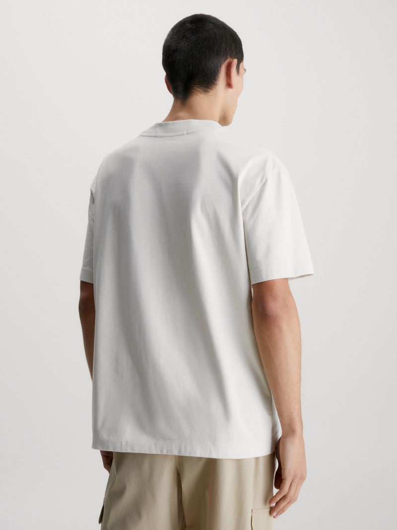 T-shirt-chenille-con-logotipo