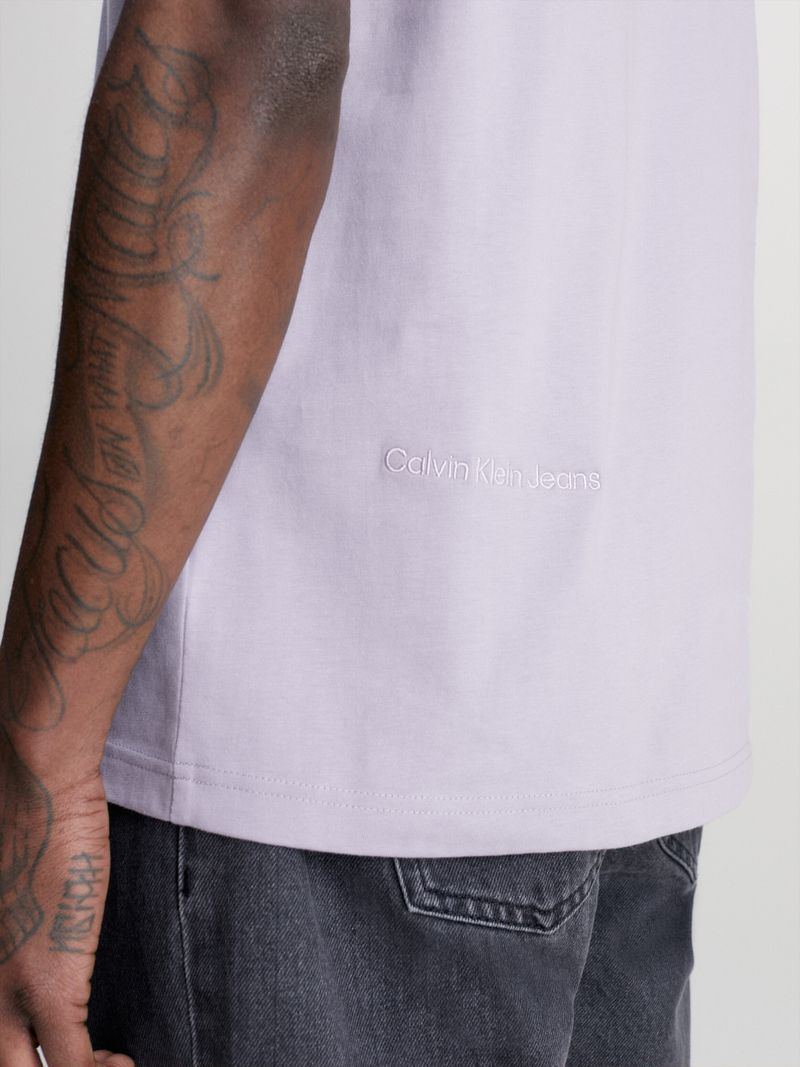T-shirt-chenille-con-logotipo