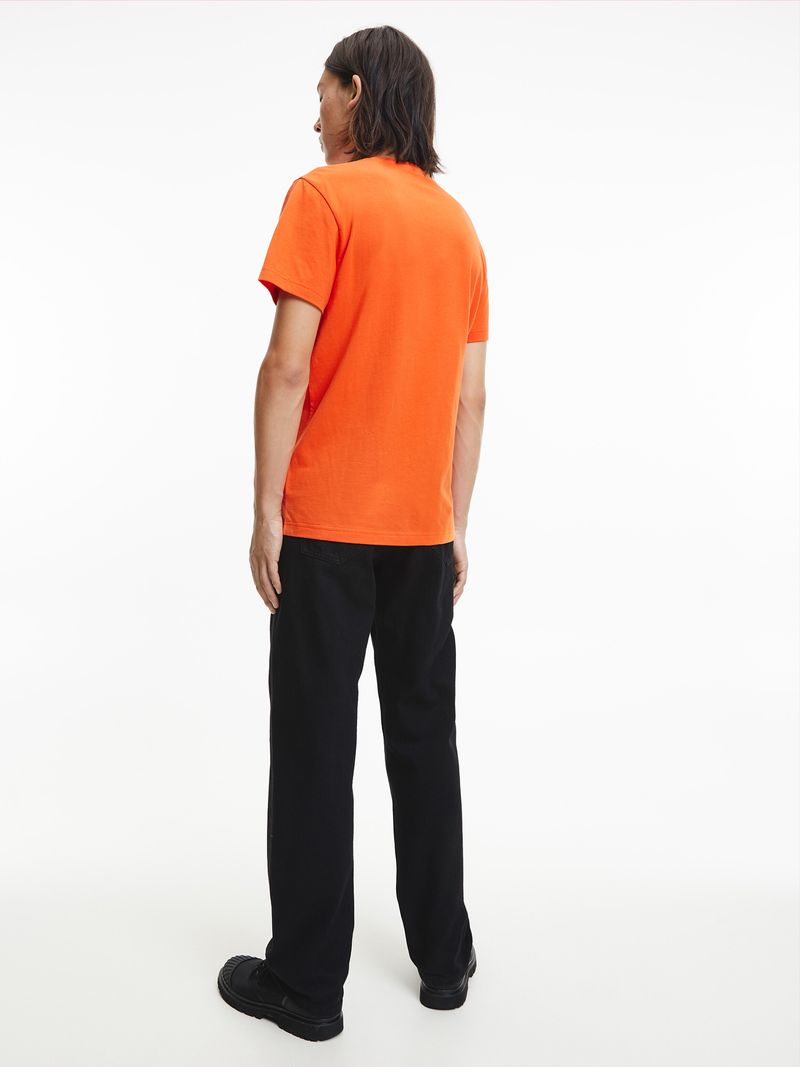 T-shirt-con-logo-bloqueado-estacional