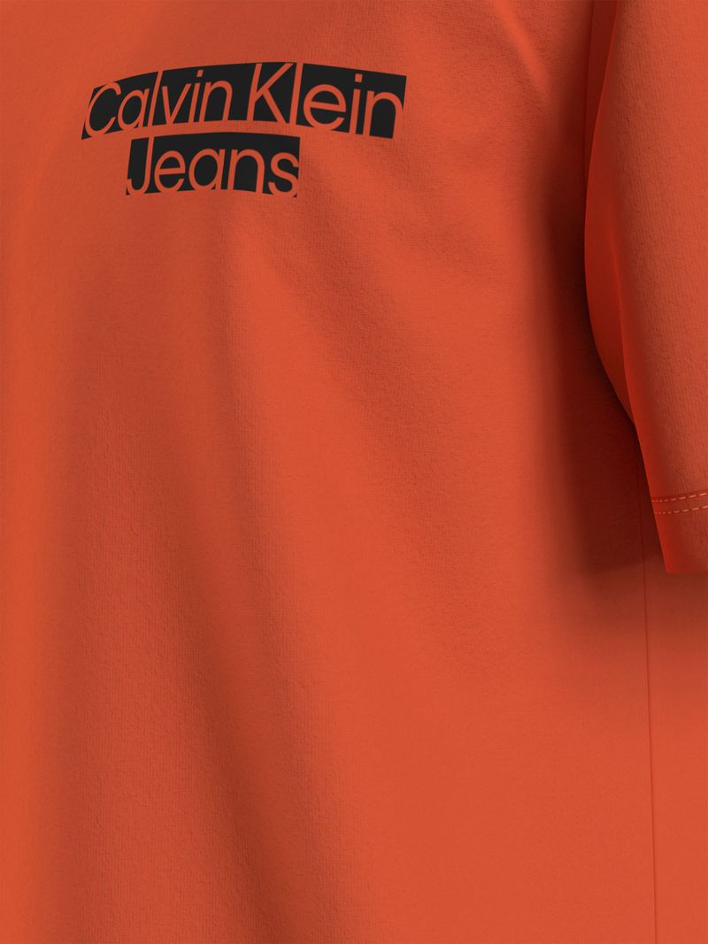 T-shirt-con-logo-bloqueado-estacional