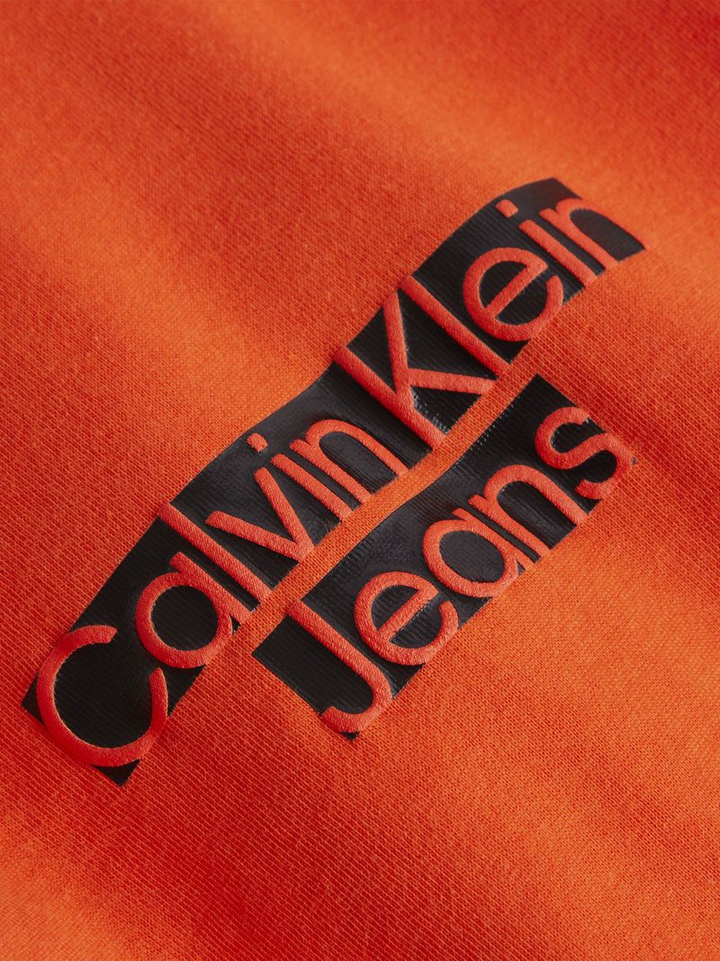 T-shirt-con-logo-bloqueado-estacional