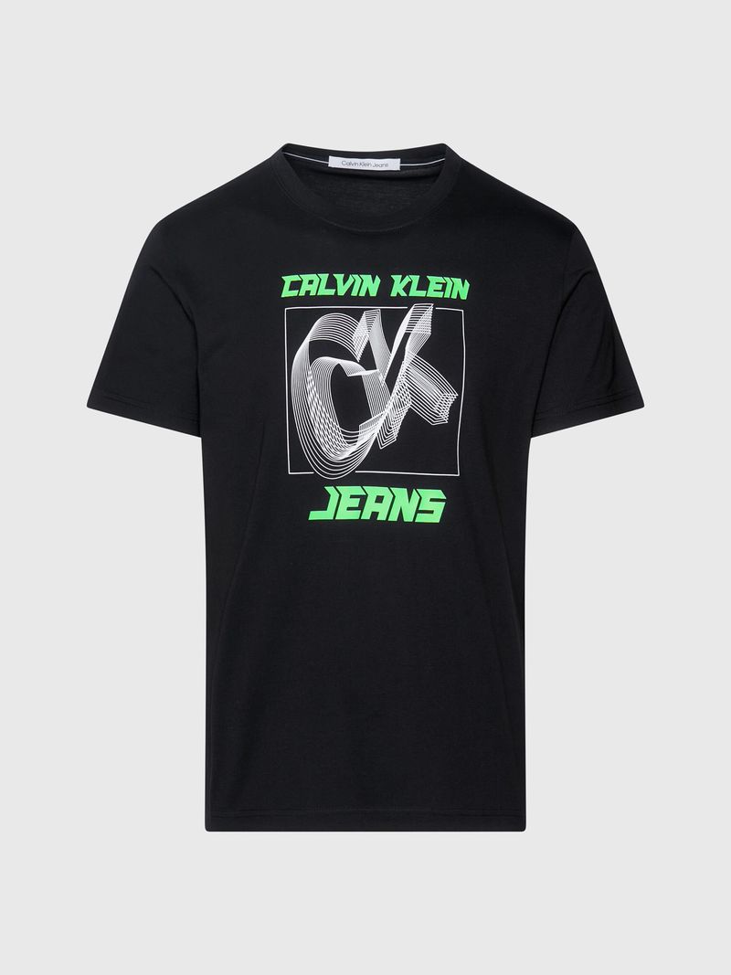 T-shirt-con-logo-en-3D-desvanecido