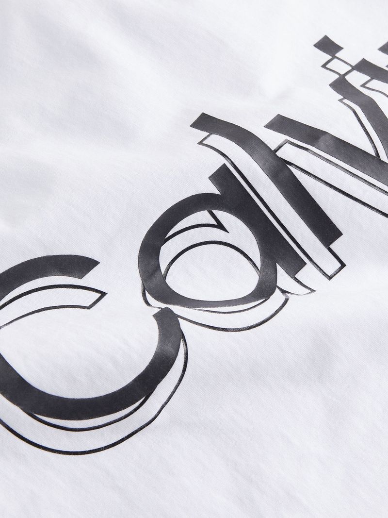 T-shirt-con-logo-vertical-en-negrita