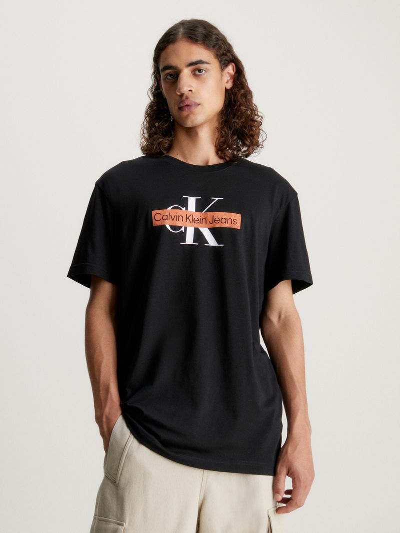 T-shirt-con-monograma