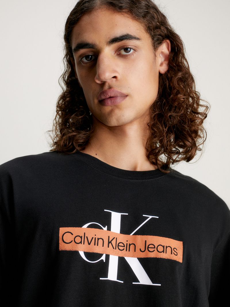 T-shirt-con-monograma