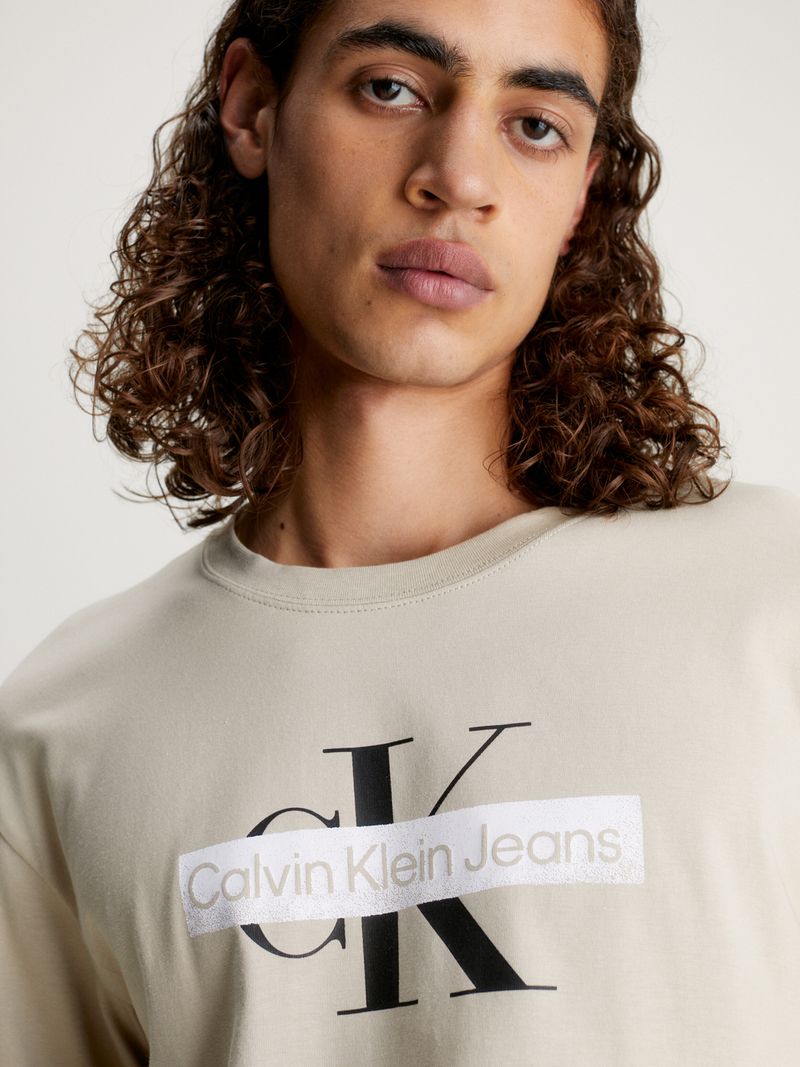 T-shirt-con-monograma