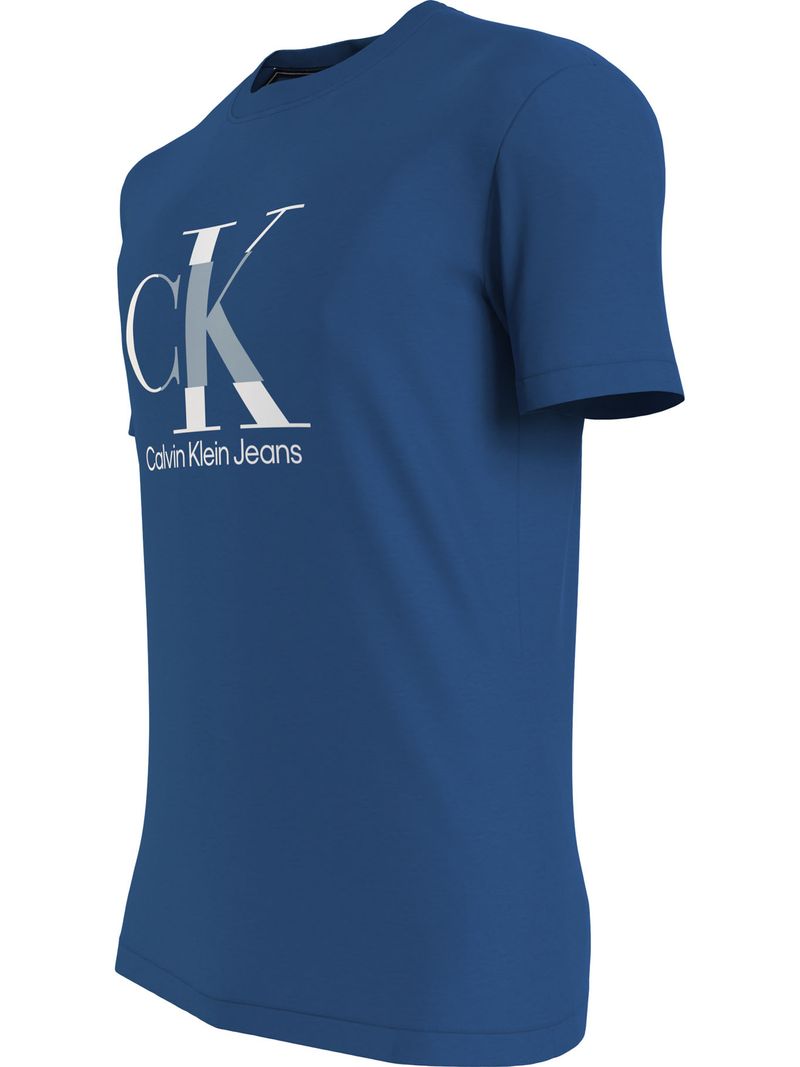 T-shirt-con-monograma-disruptivo
