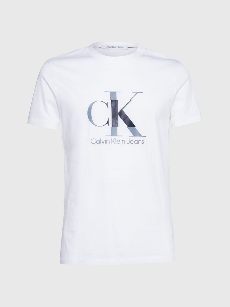 T-shirt-con-monograma-disruptivo