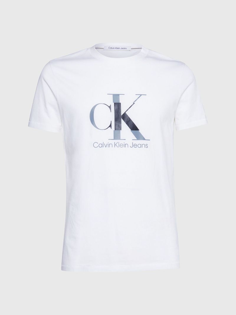 T-shirt-con-monograma-disruptivo