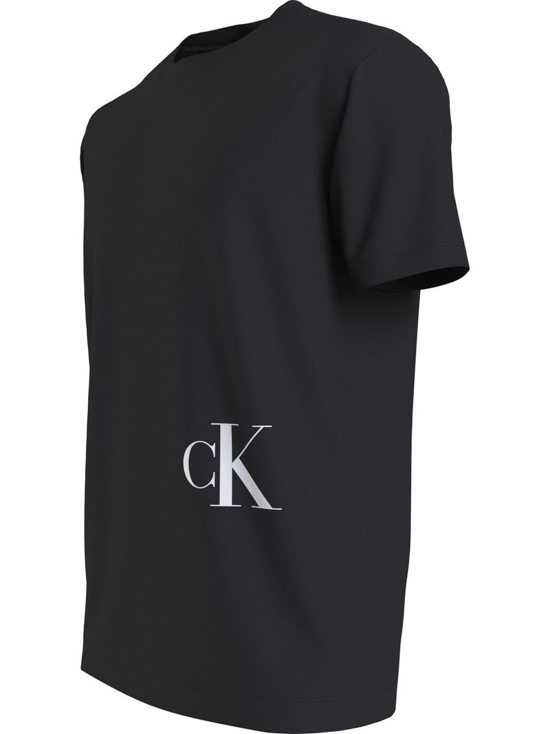 T-shirt-con-monograma-en-contraste