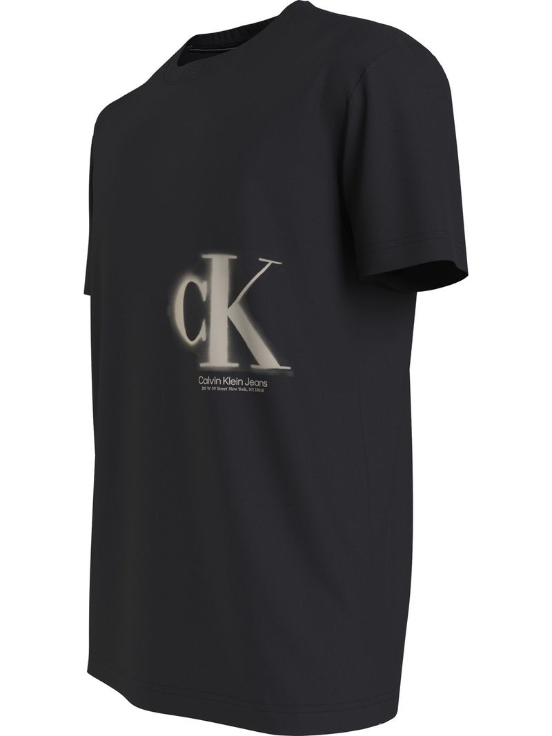 T-shirt-con-monograma-estampado