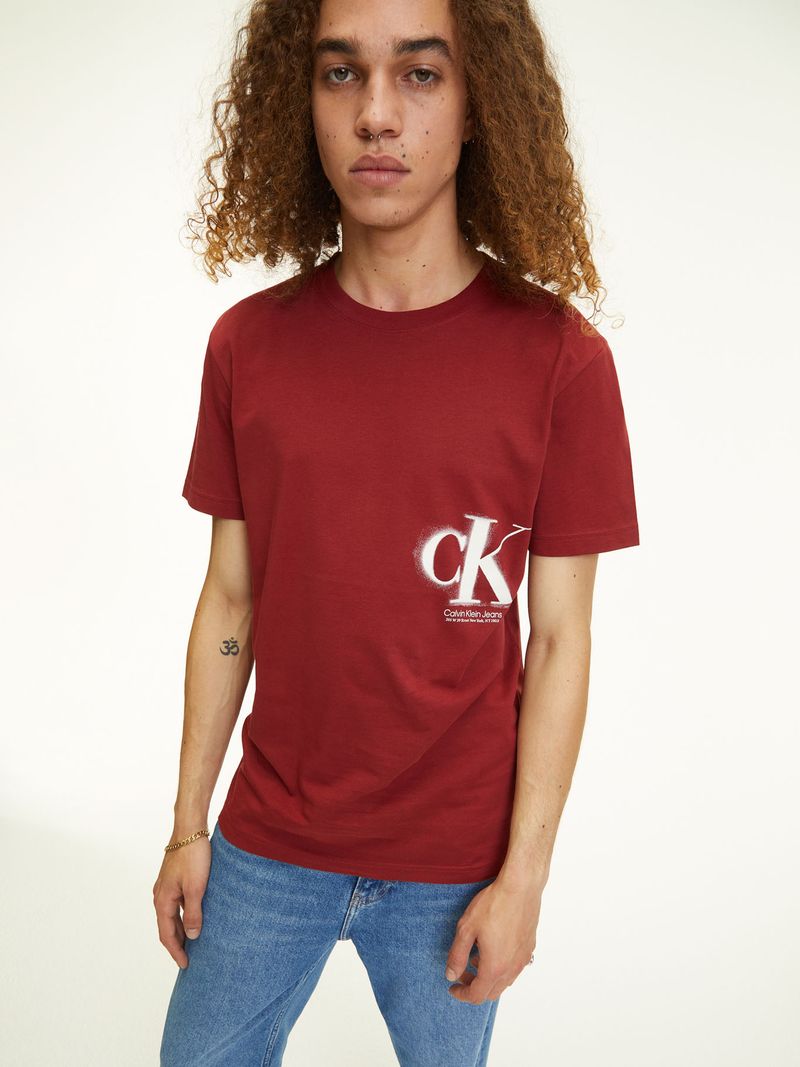 T-shirt-con-monograma-estampado