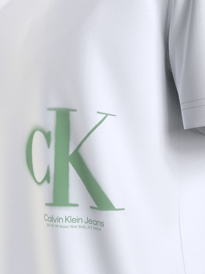 T-shirt-con-monograma-estampado