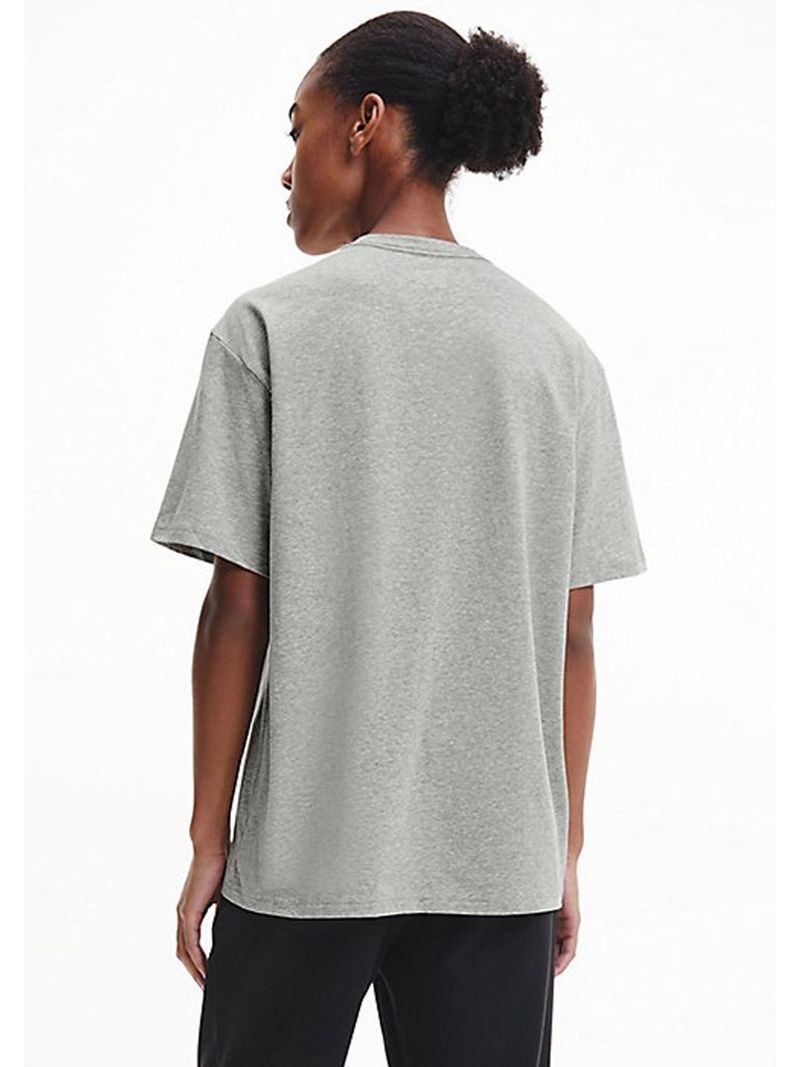 T-shirt-con-sobre-logo---monolith