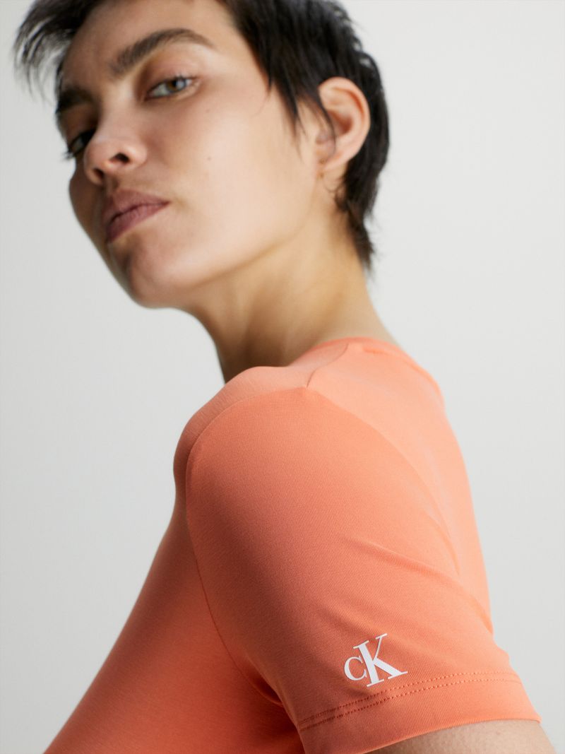 T-shirt-cropped-con-twist