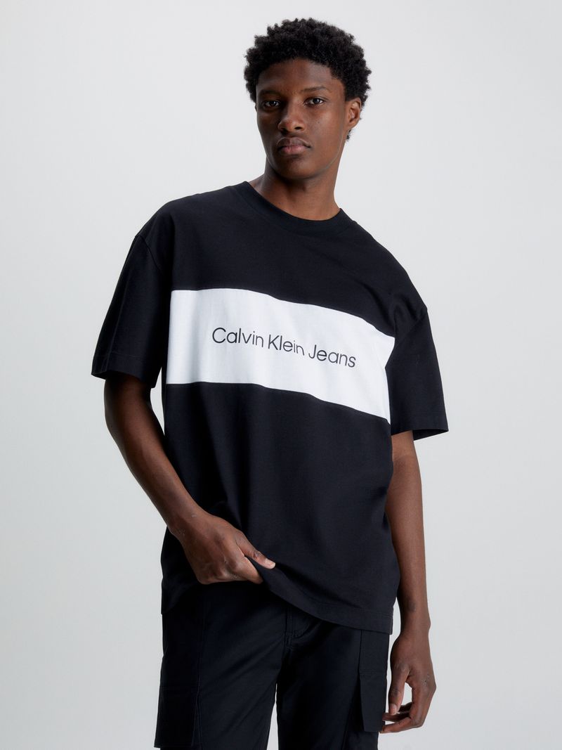 T-shirt-relaxed-con-diseño-de-bloque-de-color