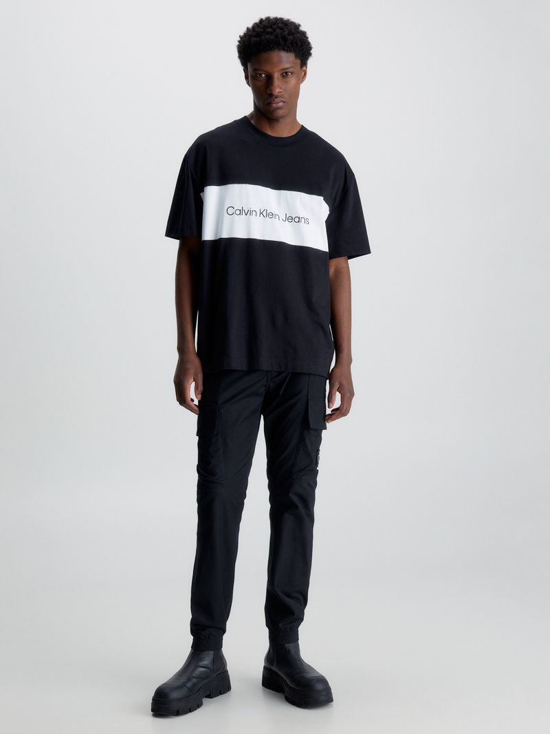 T-shirt-relaxed-con-diseño-de-bloque-de-color