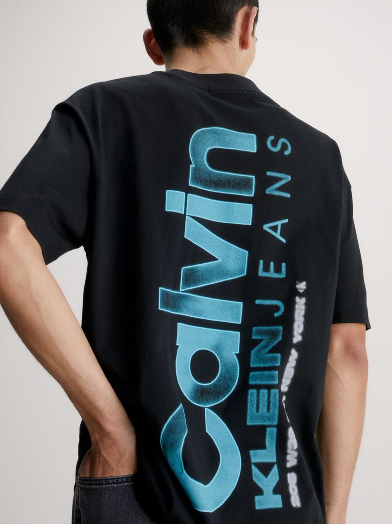 T-shirt-relaxed-con-logo-en-contraste