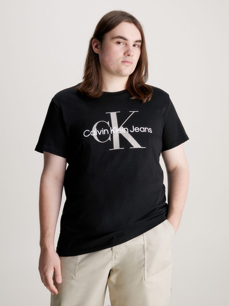 T-shirt-slim-con-monograma