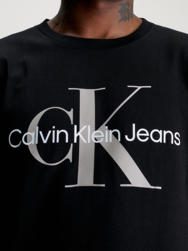 T-shirt-slim-con-monograma