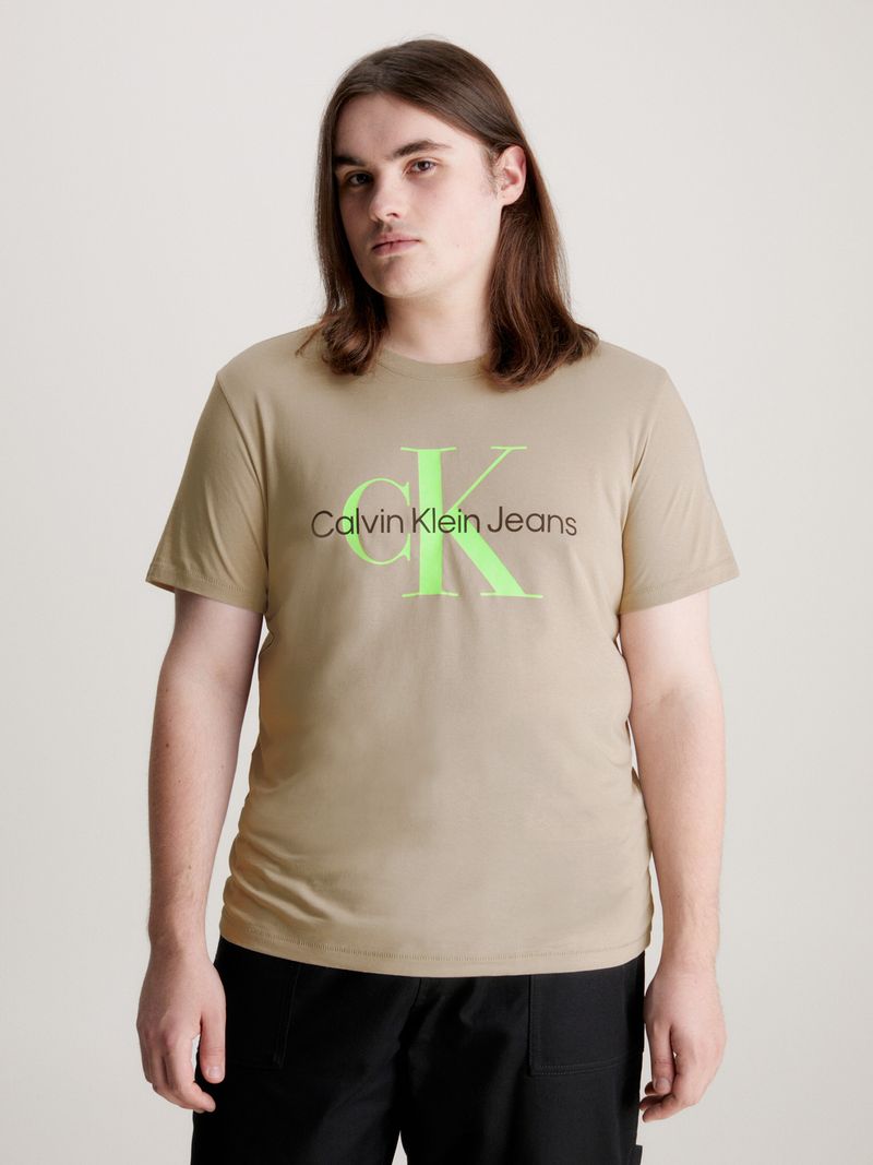 T-shirt-slim-con-monograma