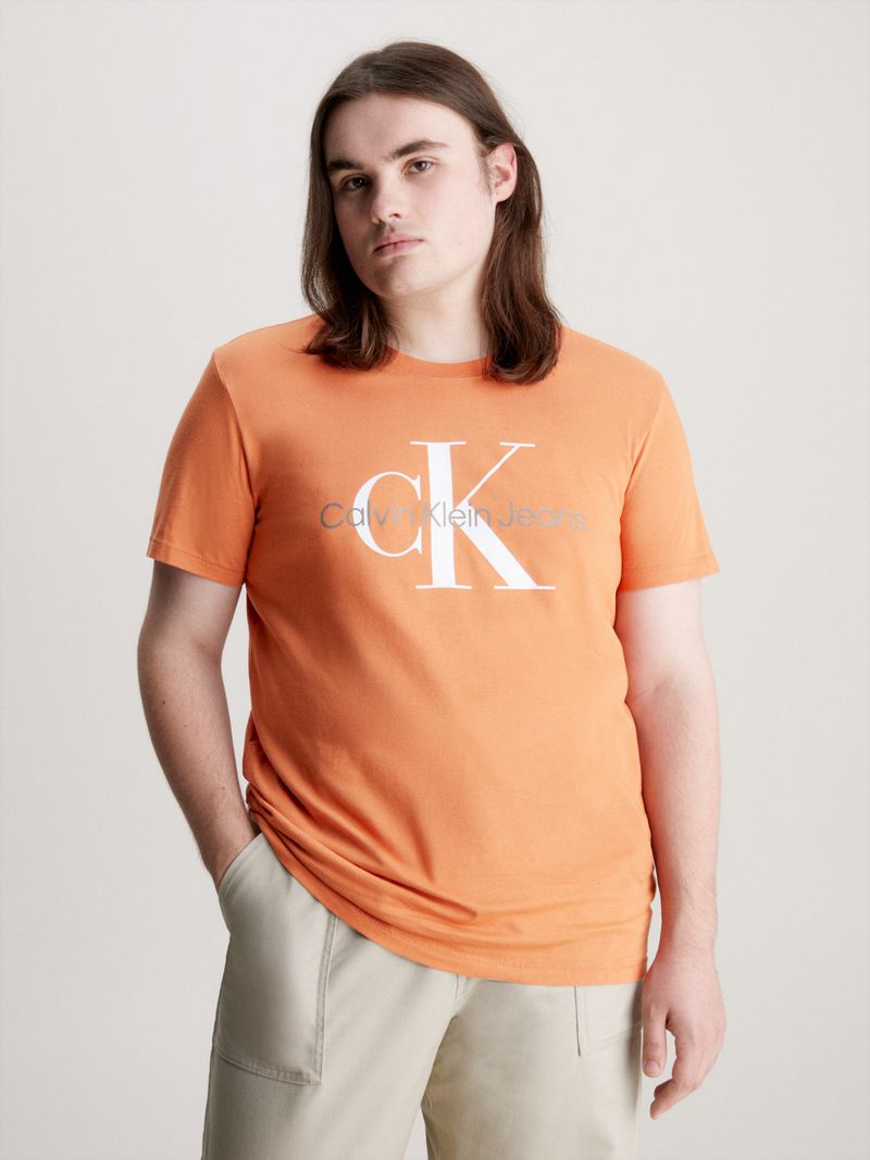 T-shirt-slim-con-monograma