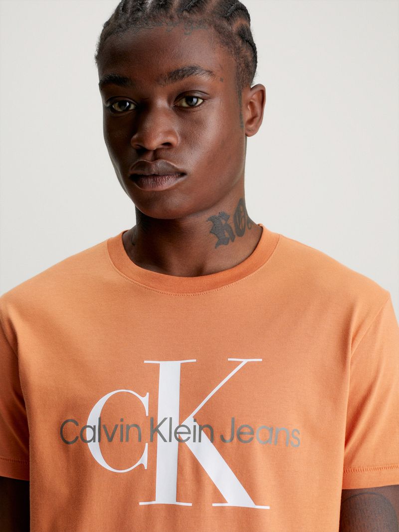 T-shirt-slim-con-monograma