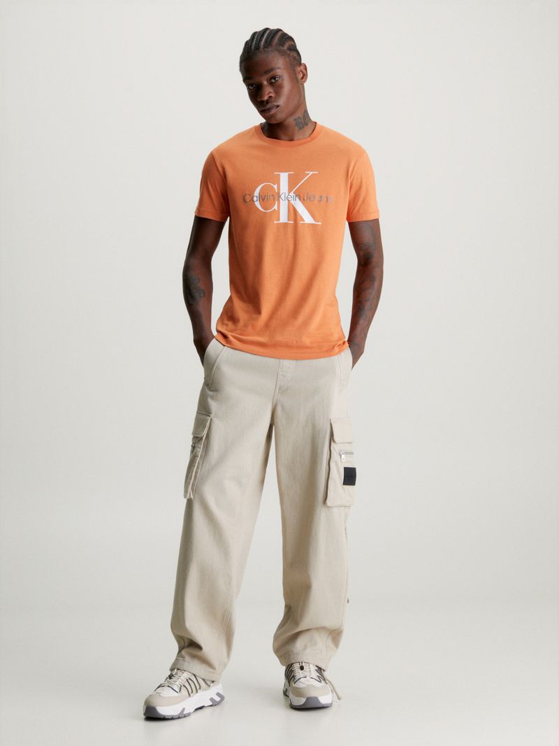 T-shirt-slim-con-monograma