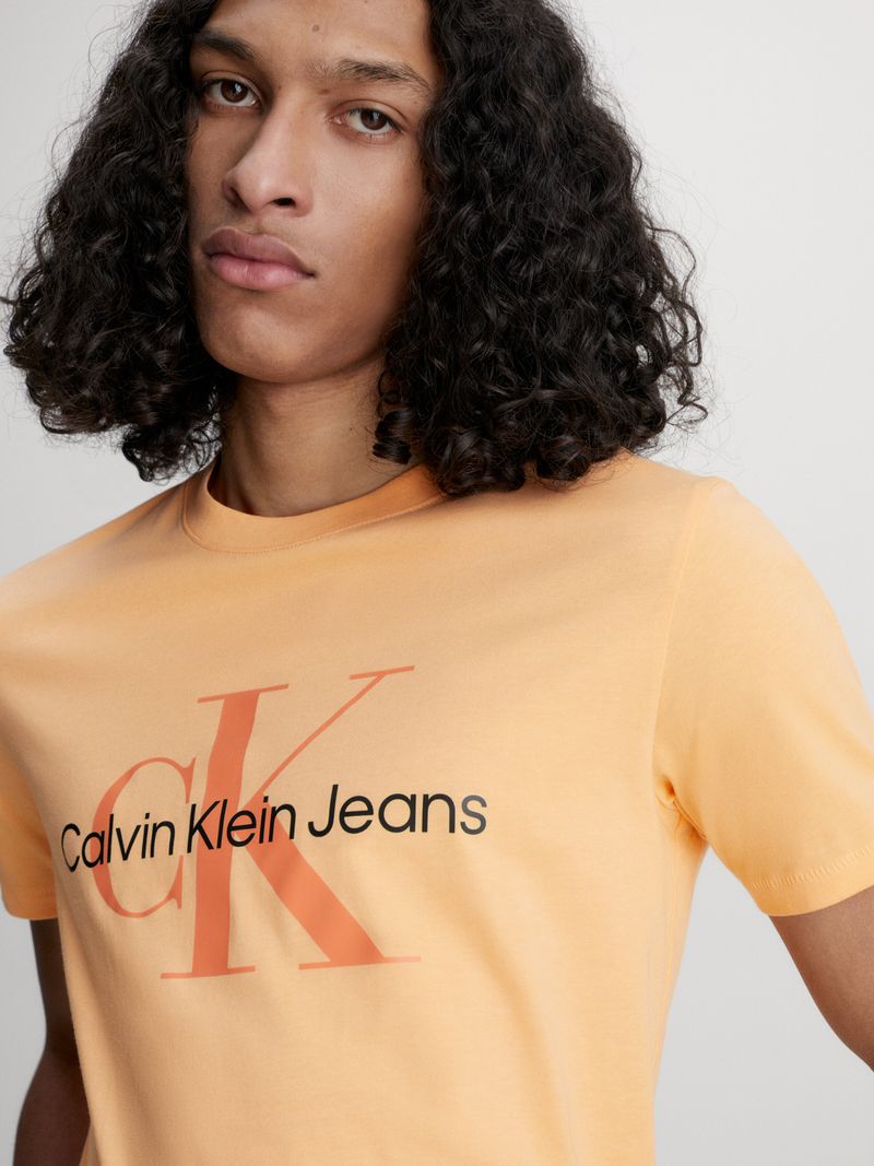 T-shirt-slim-con-monograma