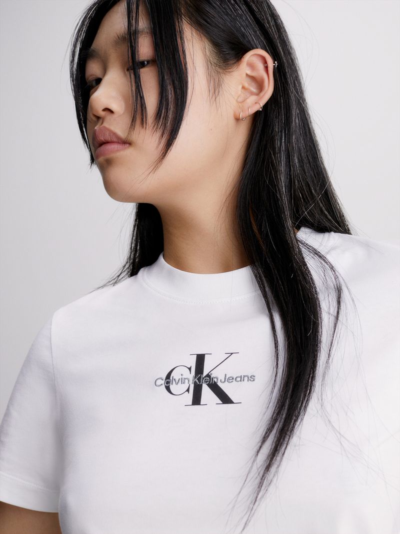 T-shirt-slim-con-monologo