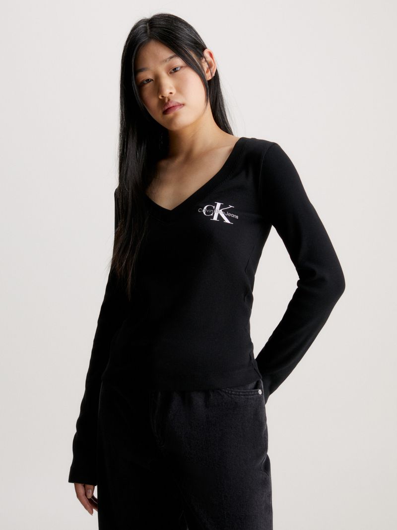 T-shirt-slim-de-canale-con-cuello-en-V